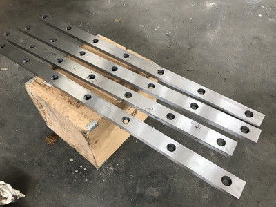 Lâminas de aço inoxidável da tesoura do metal da dureza alta 2000mm por muito tempo com quatro bordas