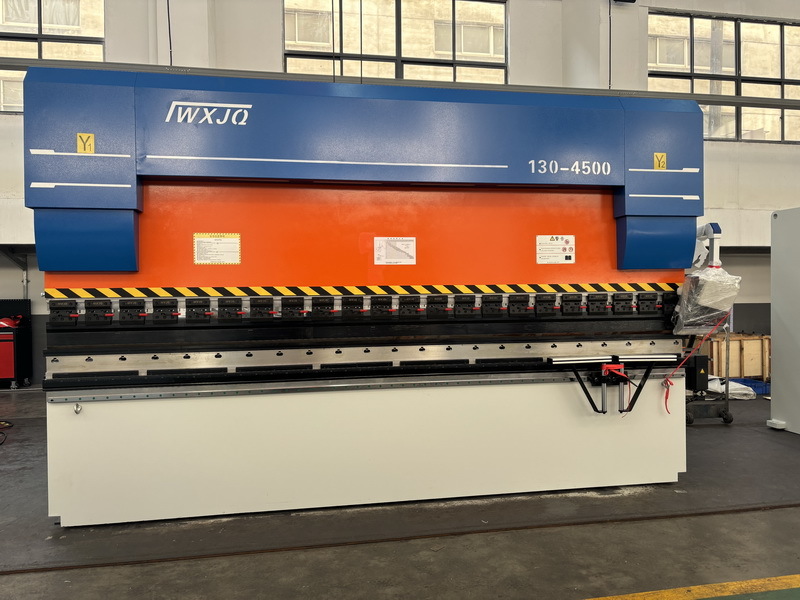 Últimos blogs da empresa sobre How to Choose the Right Press Brake Machine for Different Sheet Metal Thicknesses and Materials