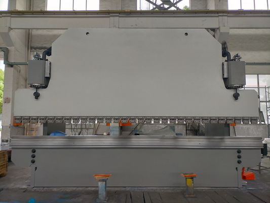 comprar Prensa Dobradeira Hidráulica CNC com Curso Máximo de 200mm, Potência de Motor de 5,5KW a 55KW e Dimensão de 7000x2000x2500mm para Fabricação de Metais online manufacture