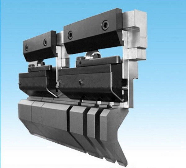 Projeto de utilização de ferramentas do CAD da precisão fazendo à máquina da elevação do freio de 100 toneladas da imprensa do CNC Amada