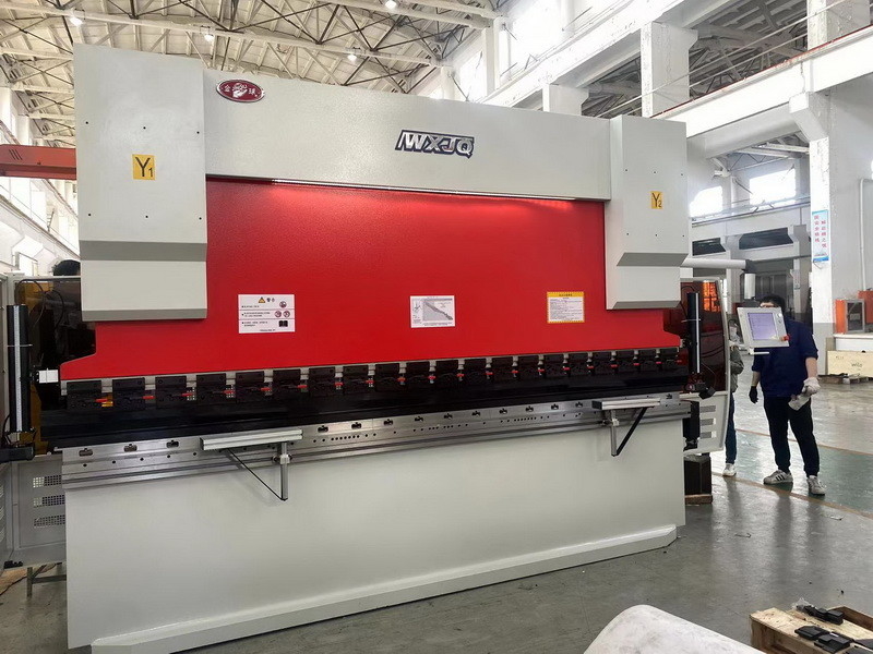 135T Máquina de travagem mecânica CNC hidráulica 3200mm comprimento de dobra