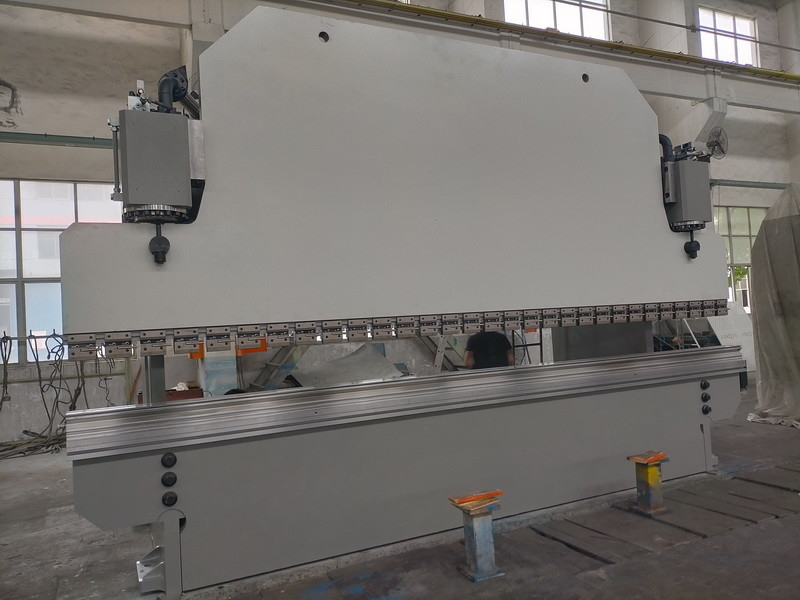 600T CNC freio de prensagem hidráulica comprimento 14m para dobra e moldagem de chapas metálicas