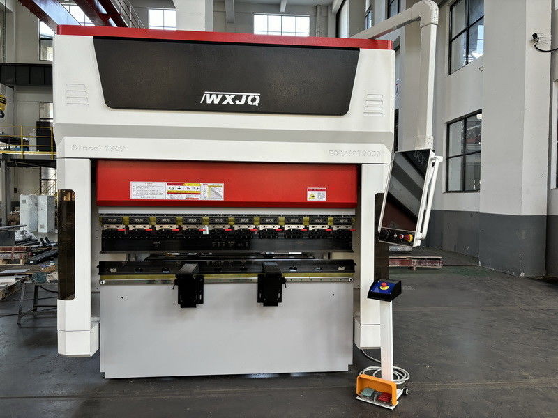 Nova Dobradeira CNC Servo Tipo 60T, mesa de trabalho com 2m de comprimento, dobra aço inoxidável de 2,5mm
