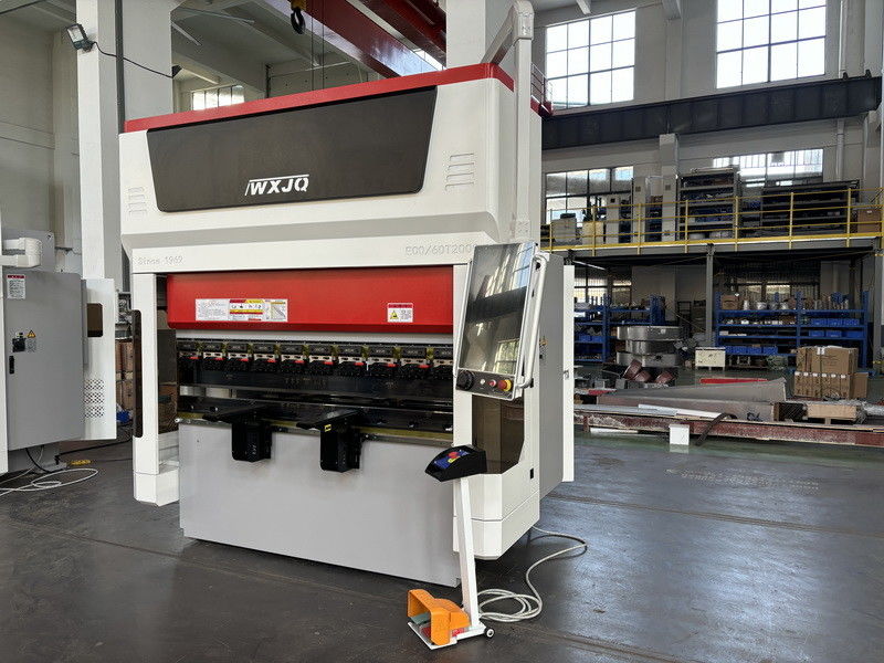 Nova Dobradeira CNC Servo Tipo 60T, mesa de trabalho com 2m de comprimento, dobra aço inoxidável de 2,5mm
