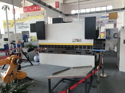 Placa de aço CNC Pressão hidráulica máquina de dobra de travões 130T Folha de metal de dobra