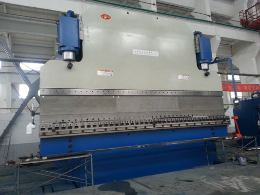 Freio de prensagem hidráulica CNC com pressão máxima de 400KN, ângulo de flexão máximo de 175° e comprimento de flexão máximo de 6000 mm para chapas metálicas
